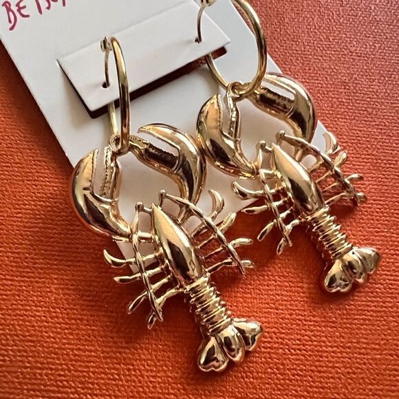 🦞 Betsey Johnson shiny goldtone lobster dangle earrings 🦞 - Picture 4 of 7
